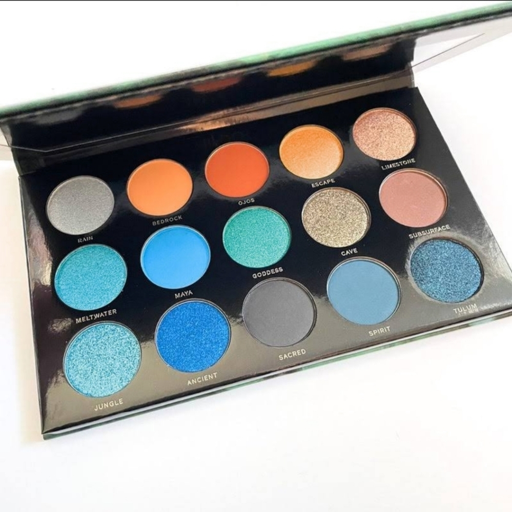 HIPDOT Eyeshadow Pallette